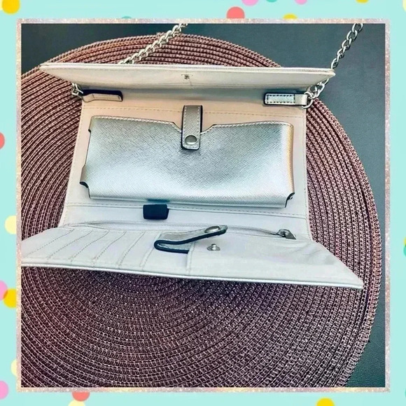Liz Claiborne Silver Phone Crossbody Bag - Picture 3 of 12